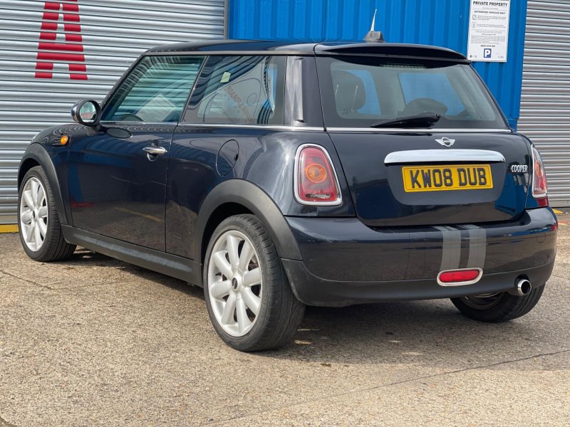 MINI HATCH