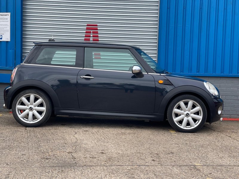 MINI HATCH