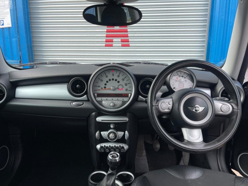 MINI HATCH