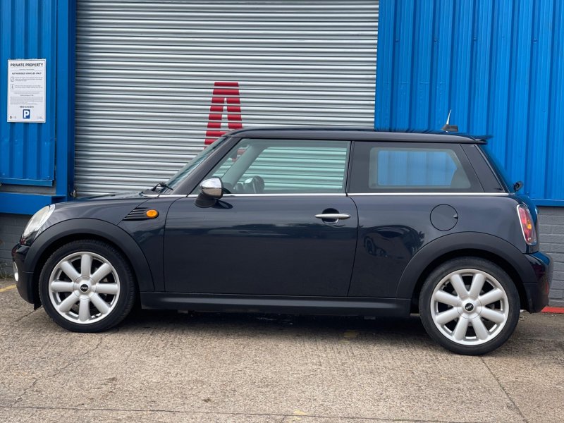 MINI HATCH